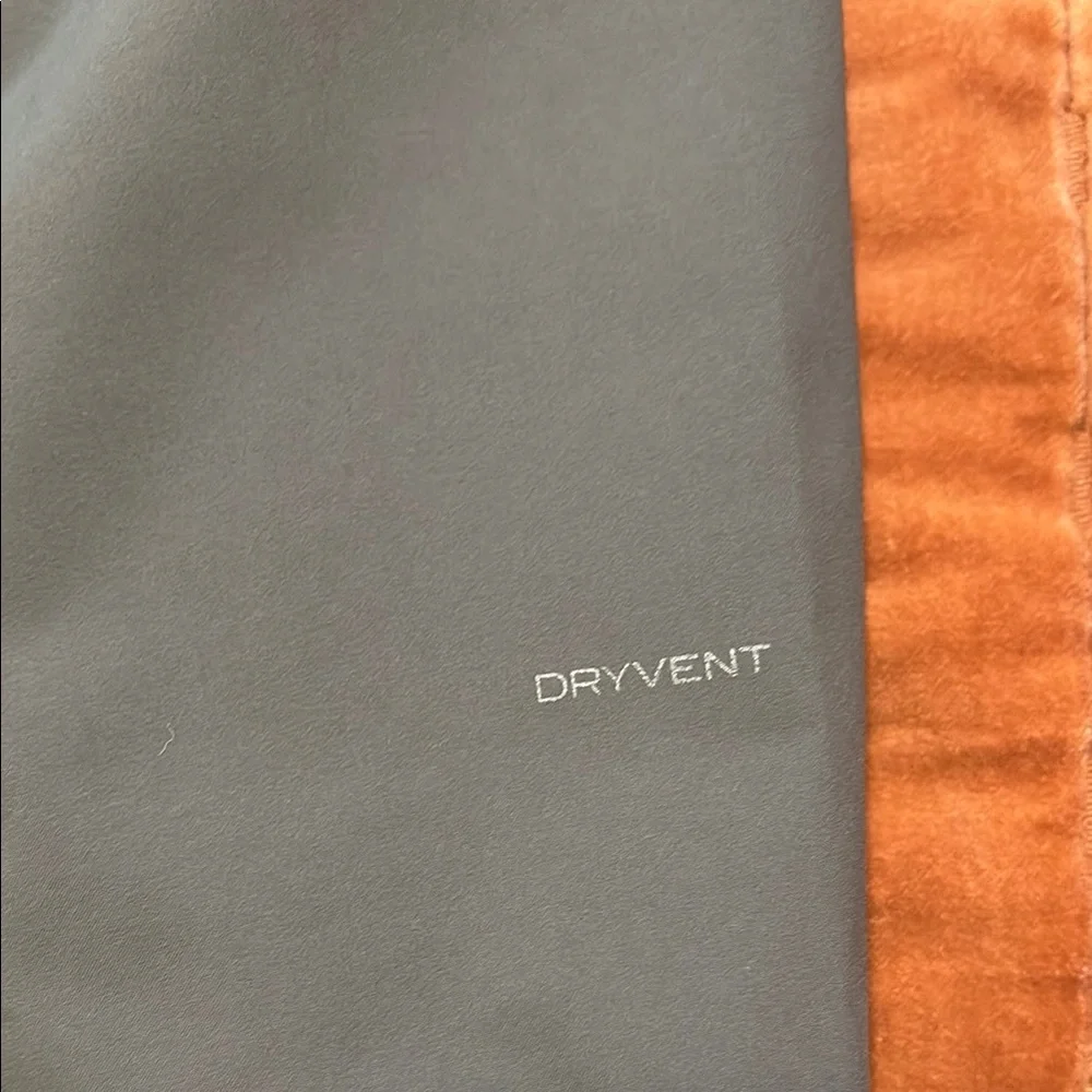 The North Face Green Dry Vent Rain Coat with Sleek Silhouette - Picture 5 of 10